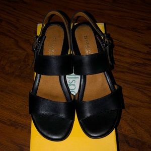 Naturalizer black sandals